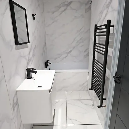 Apartment Black Pearl - *