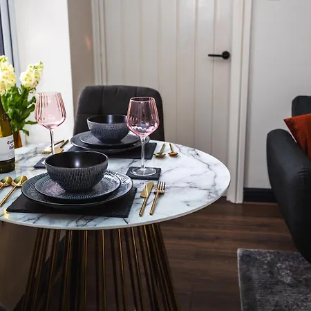 Apartment Black Pearl - *