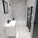 Apartment Black Pearl - *